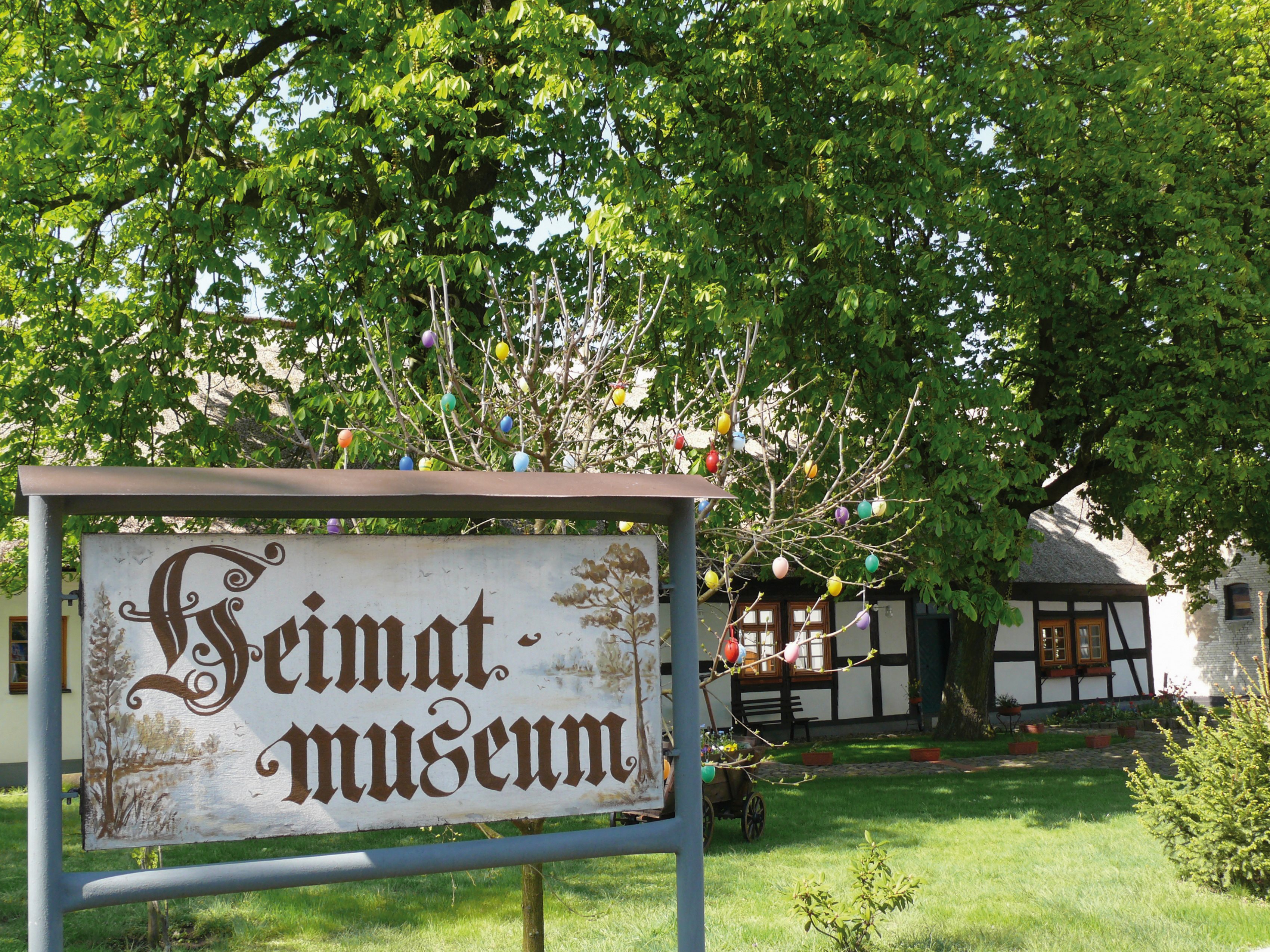 Heimatmuseum und Tafel